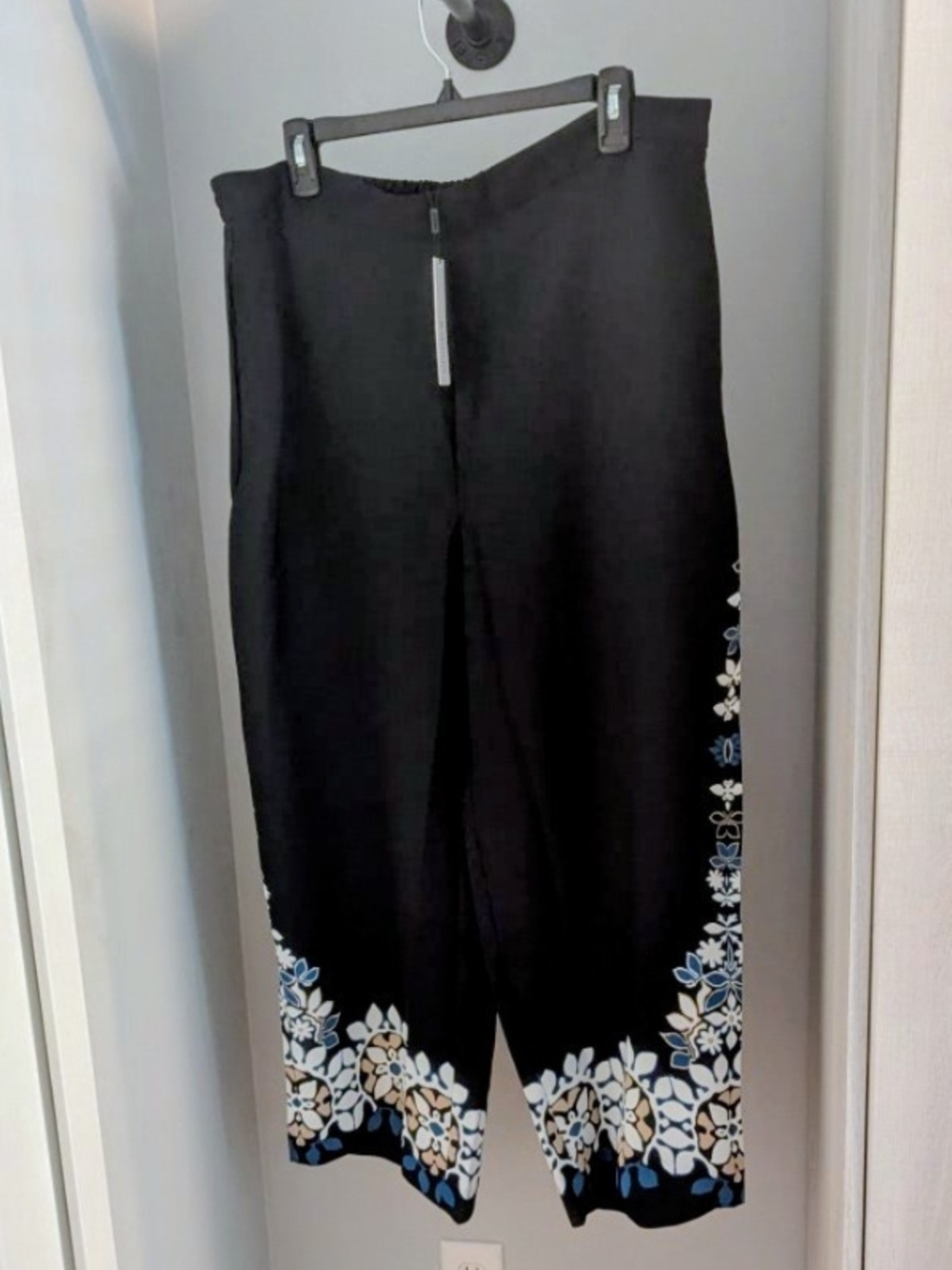 Black Wide-Leg Capris with Blue & Cream Floral Border